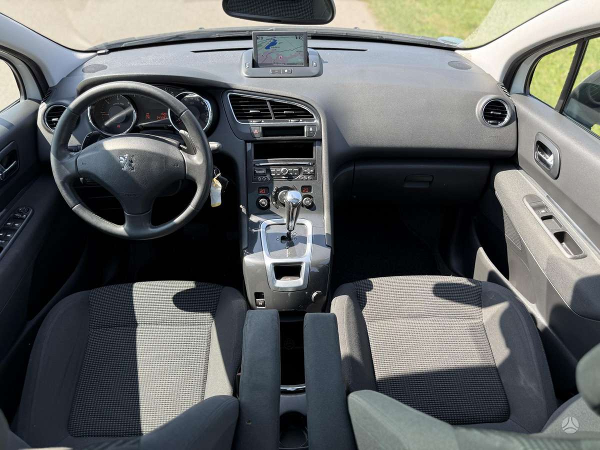 Peugeot 5008 2013 — photo 12