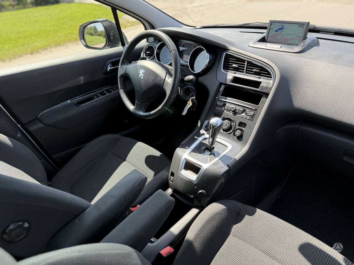 Peugeot 5008 2013 — photo 14