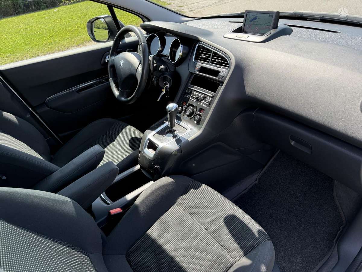 Peugeot 5008 2013 — photo 16