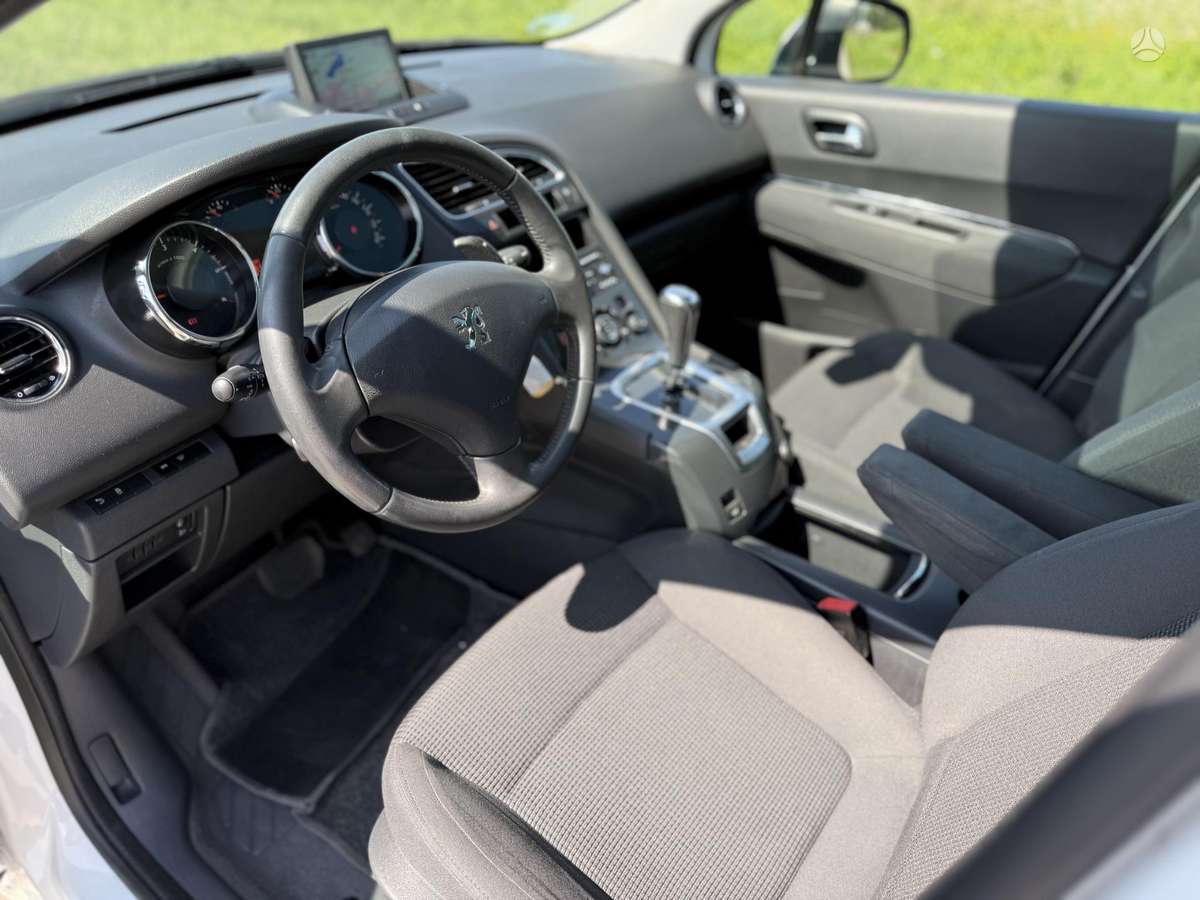 Peugeot 5008 2013 — photo 17