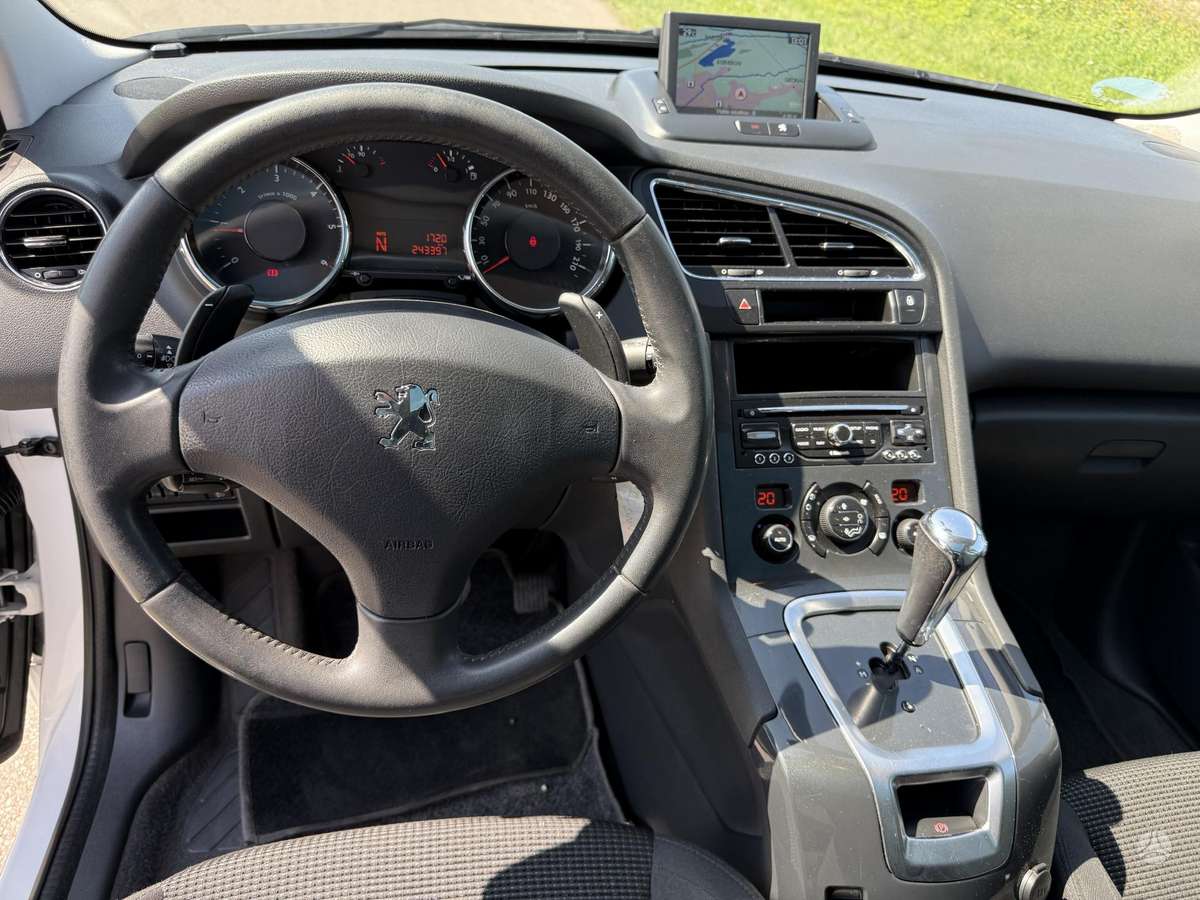 Peugeot 5008 2013 — photo 18