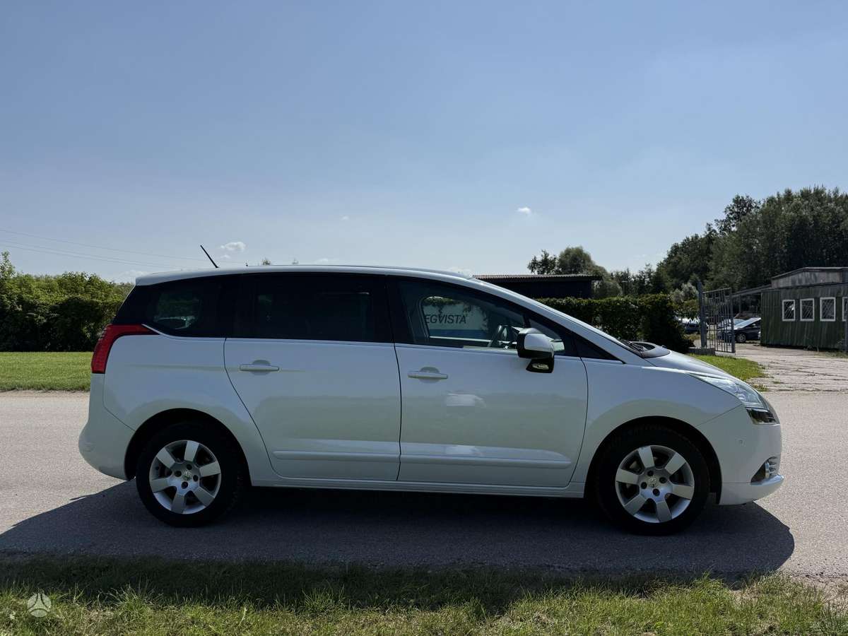 Peugeot 5008 2013 — engine 1560 cm³, 114 HP (84kW)