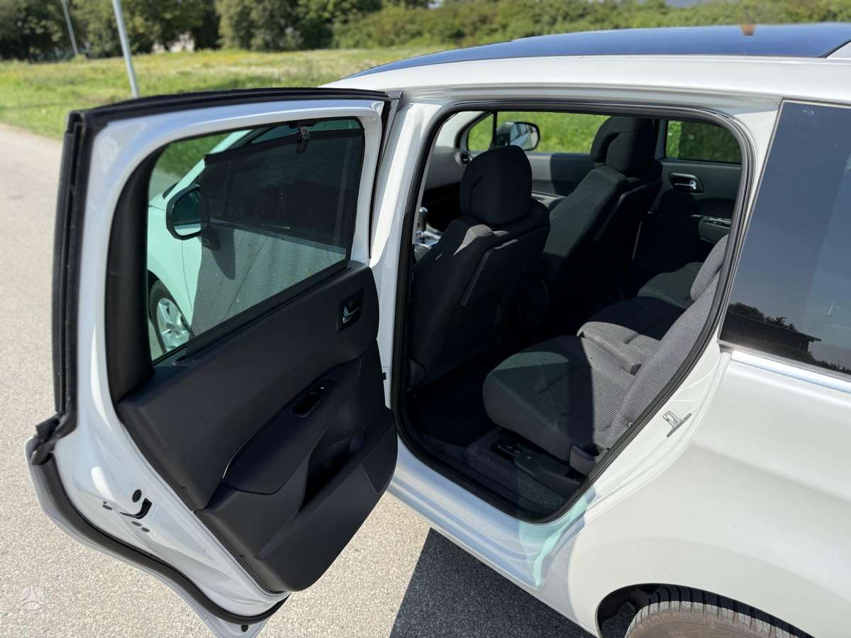 Peugeot 5008 2013 — photo 9