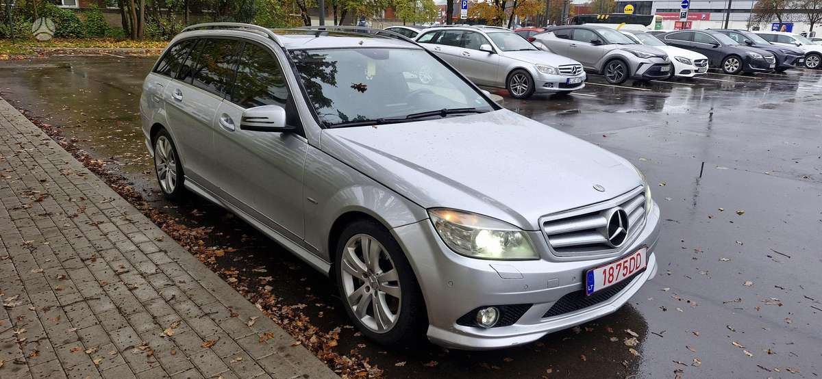 Mercedes-Benz C320 2008 — салон