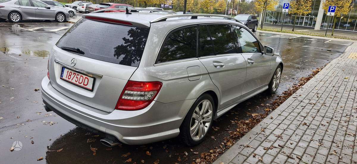 Mercedes-Benz C320 2008 — двигун 2987 cm³, 224 HP (165kW)