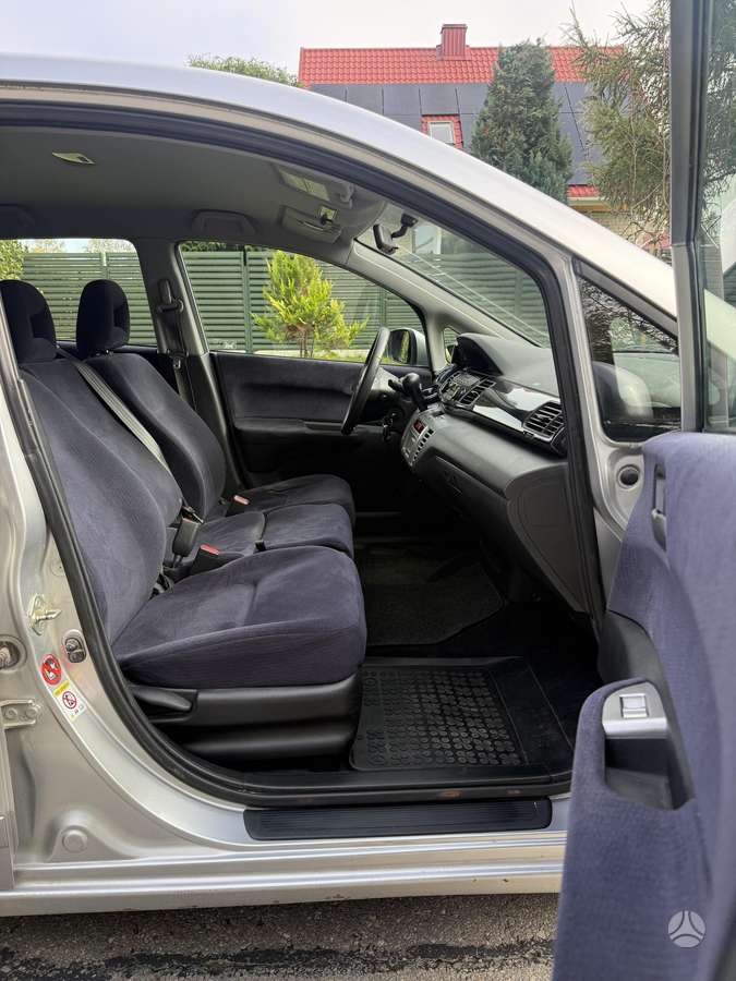 Honda FR-V 2007 — photo 12