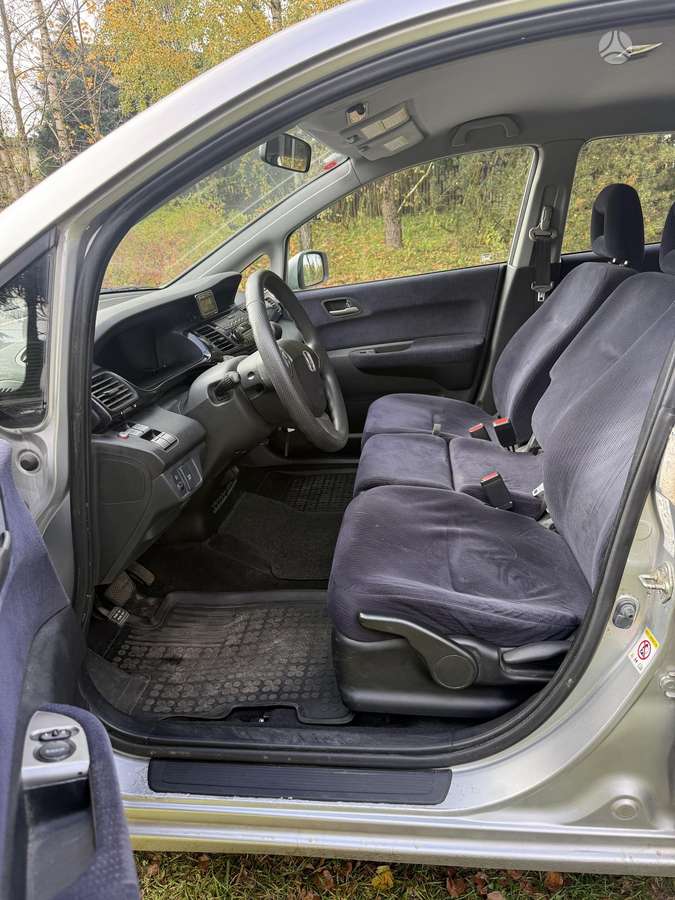 Honda FR-V 2007 — photo 13