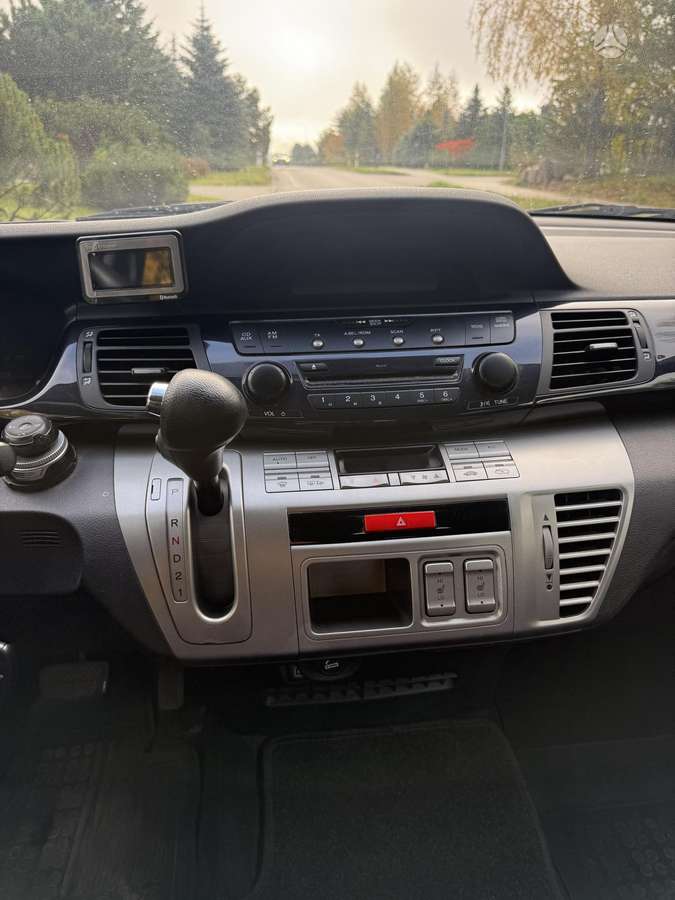 Honda FR-V 2007 — photo 15