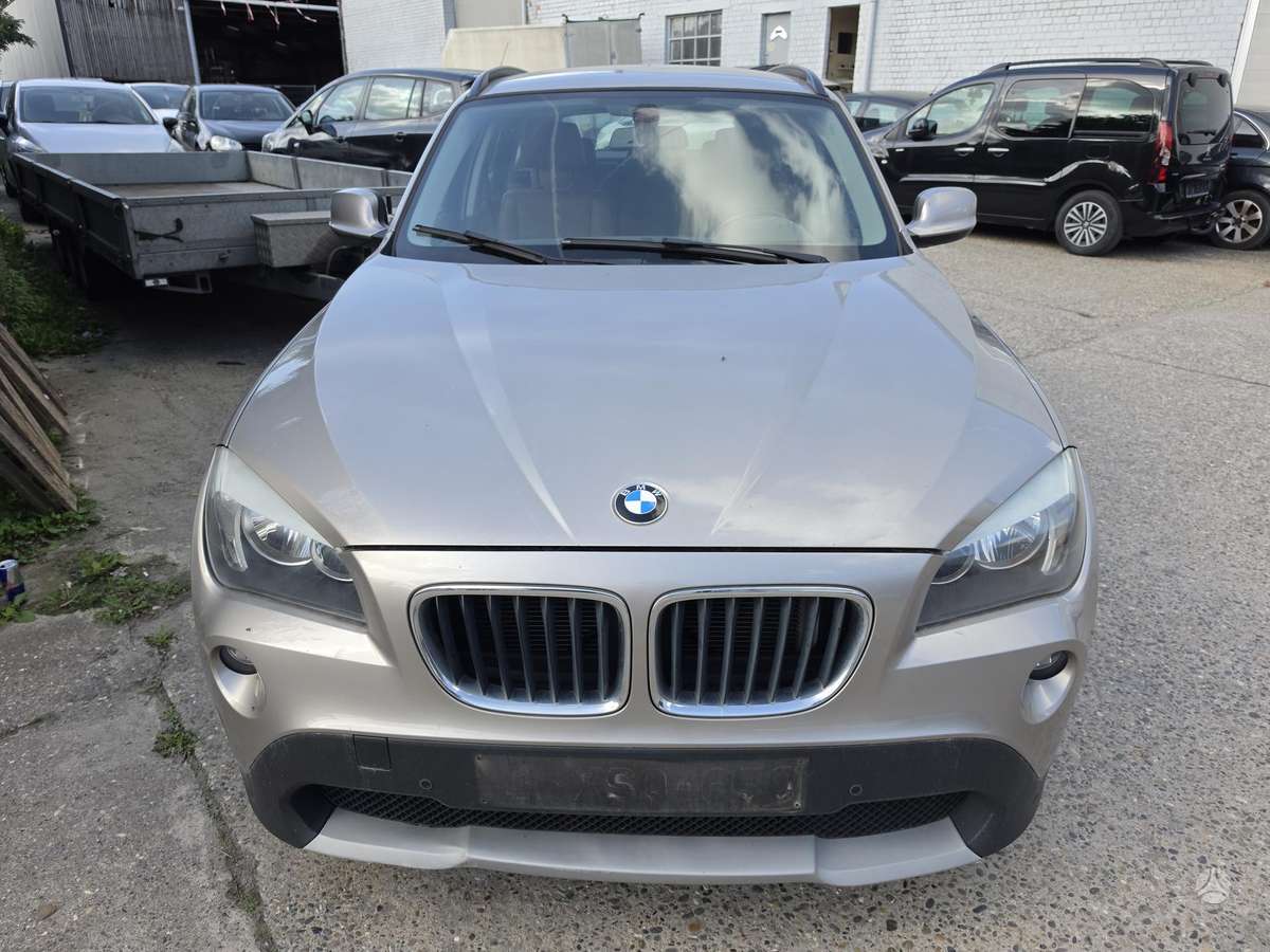 BMW X1 2010 — rear view