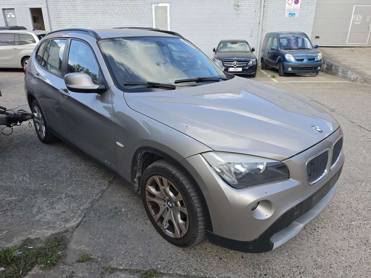 BMW X1 2010 — interior
