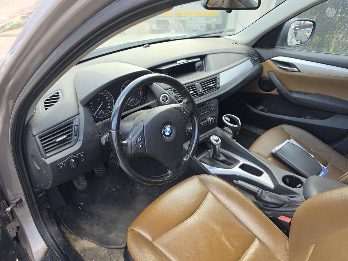 BMW X1 2010 — photo 7