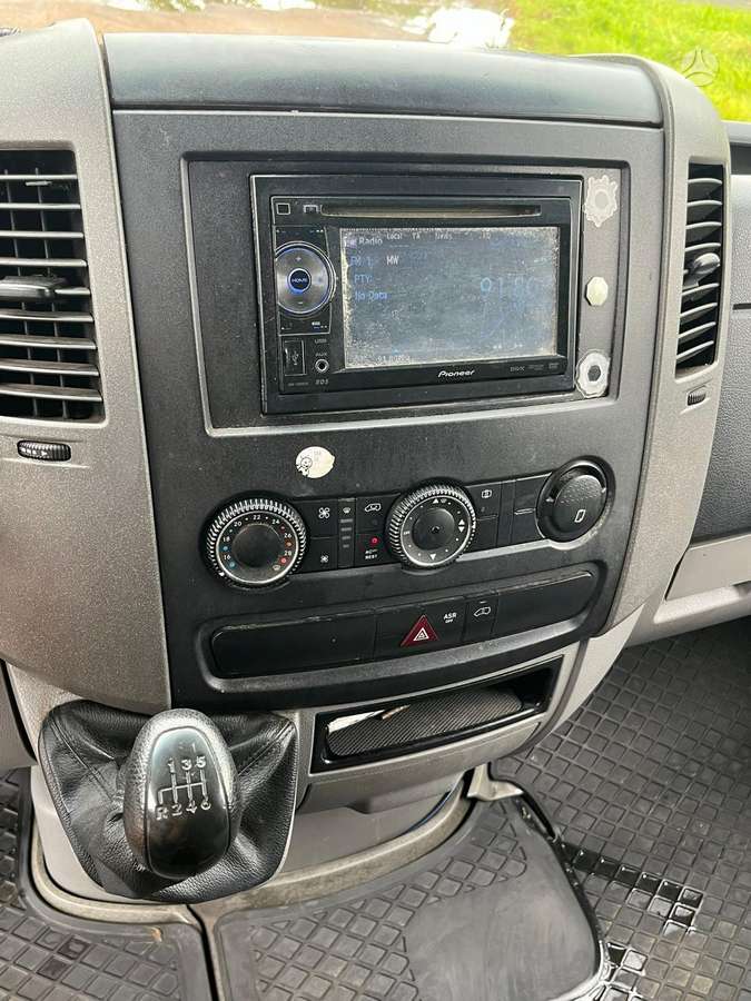 Mercedes-Benz Sprinter 2011 — photo 15