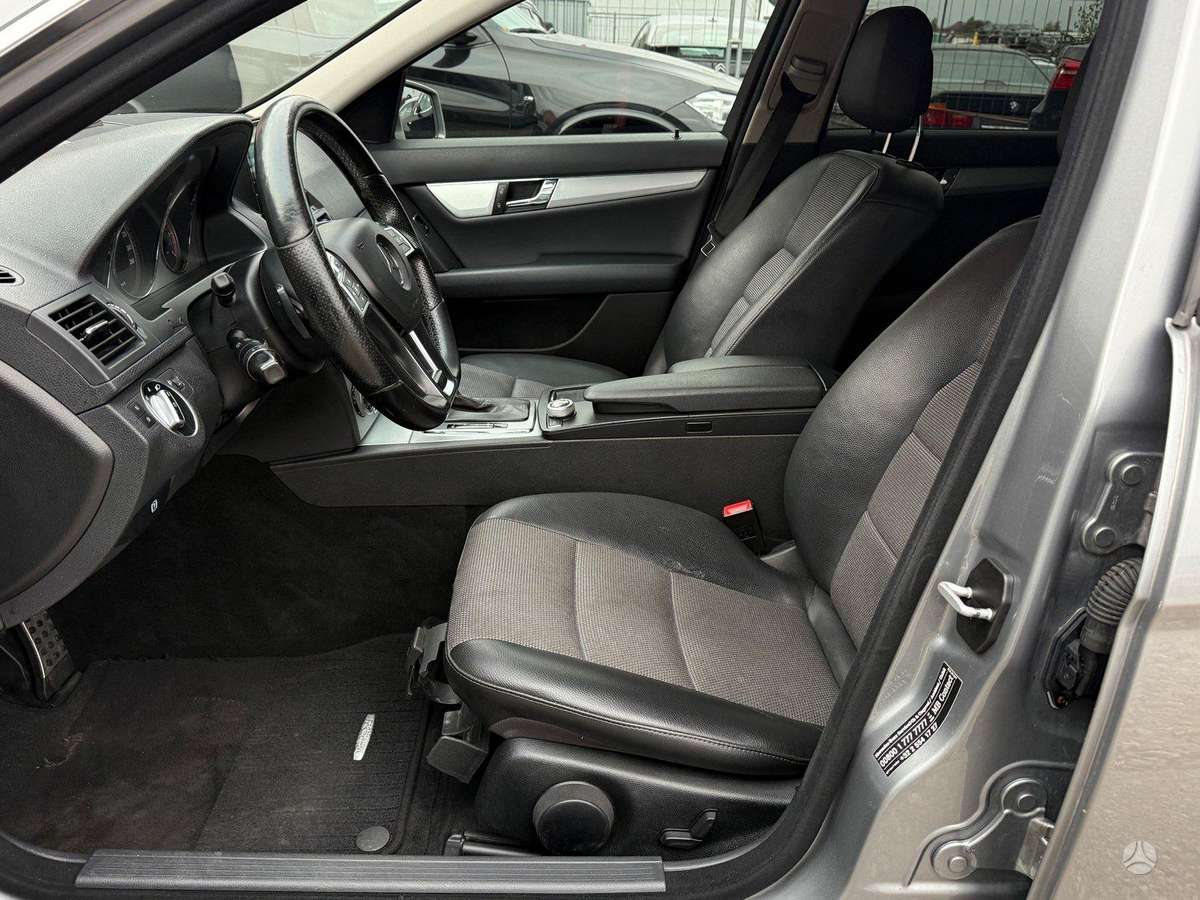 Mercedes-Benz C200 2010 — photo 10