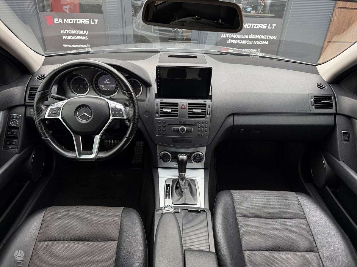 Mercedes-Benz C200 2010 — photo 12