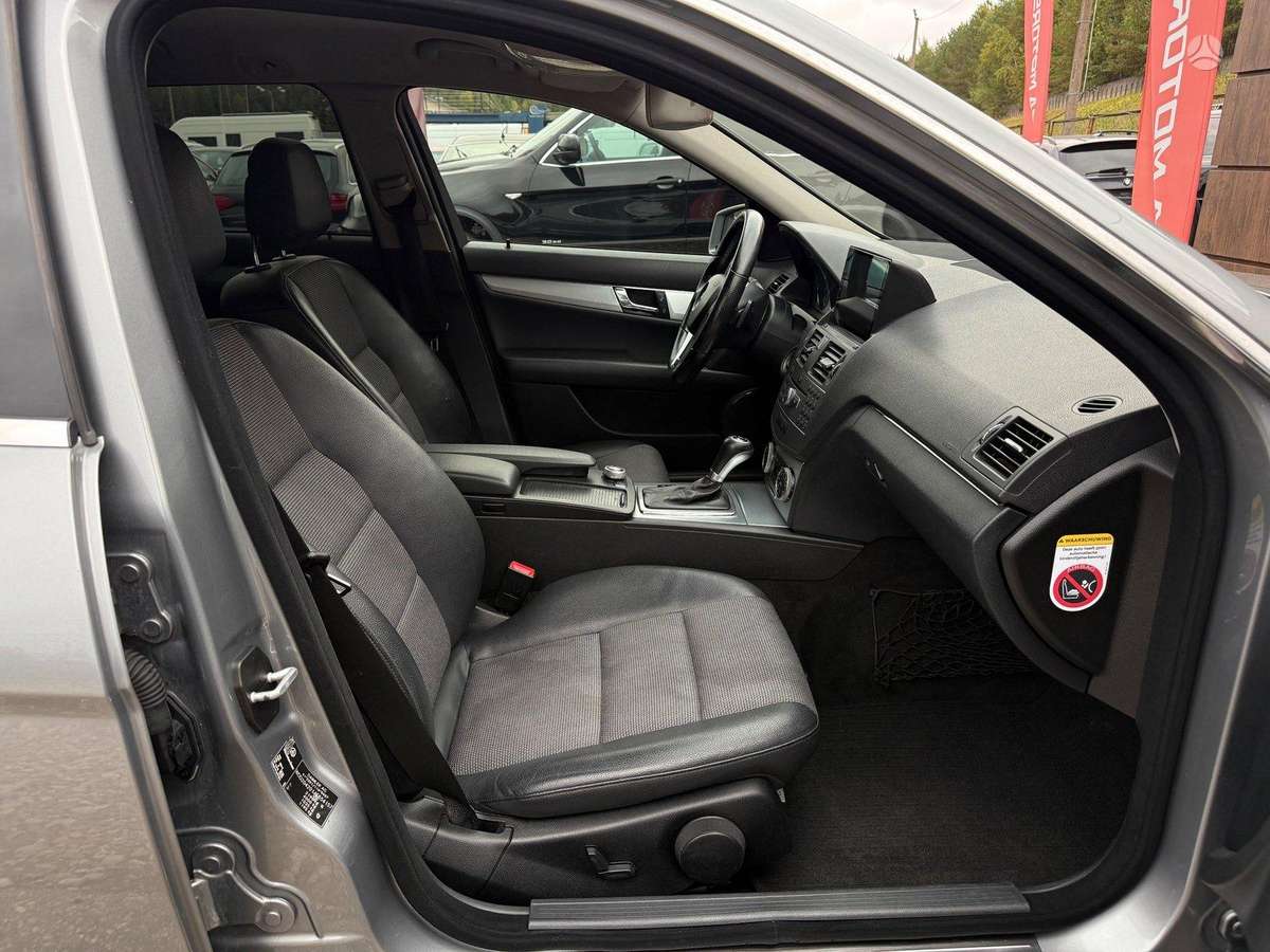 Mercedes-Benz C200 2010 — photo 13