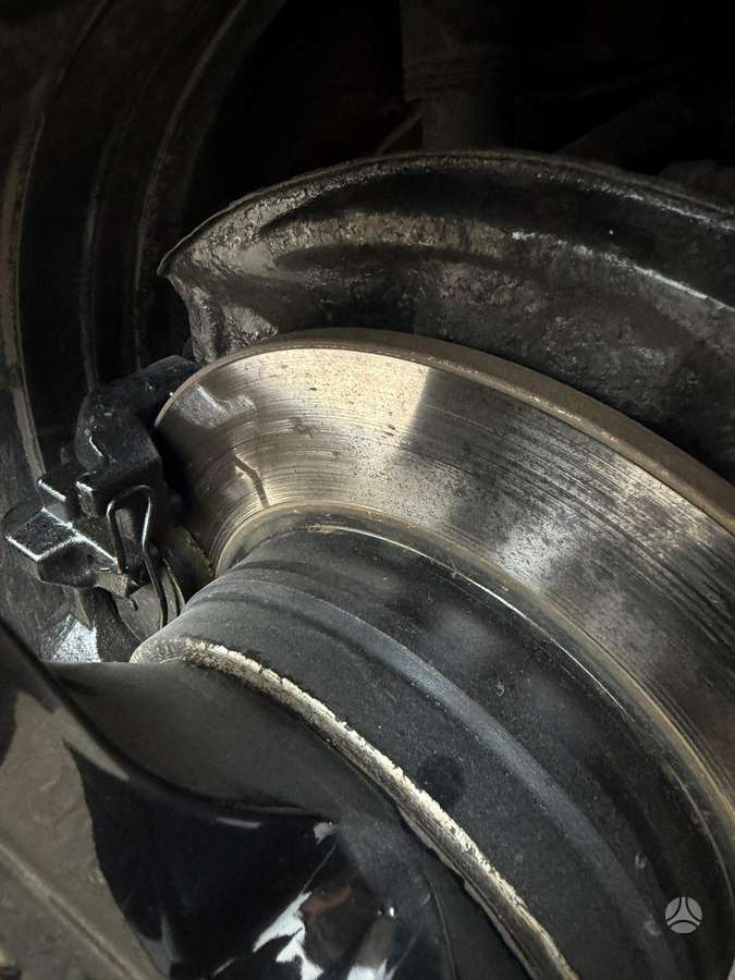 Mercedes-Benz C200 2010 — photo 17