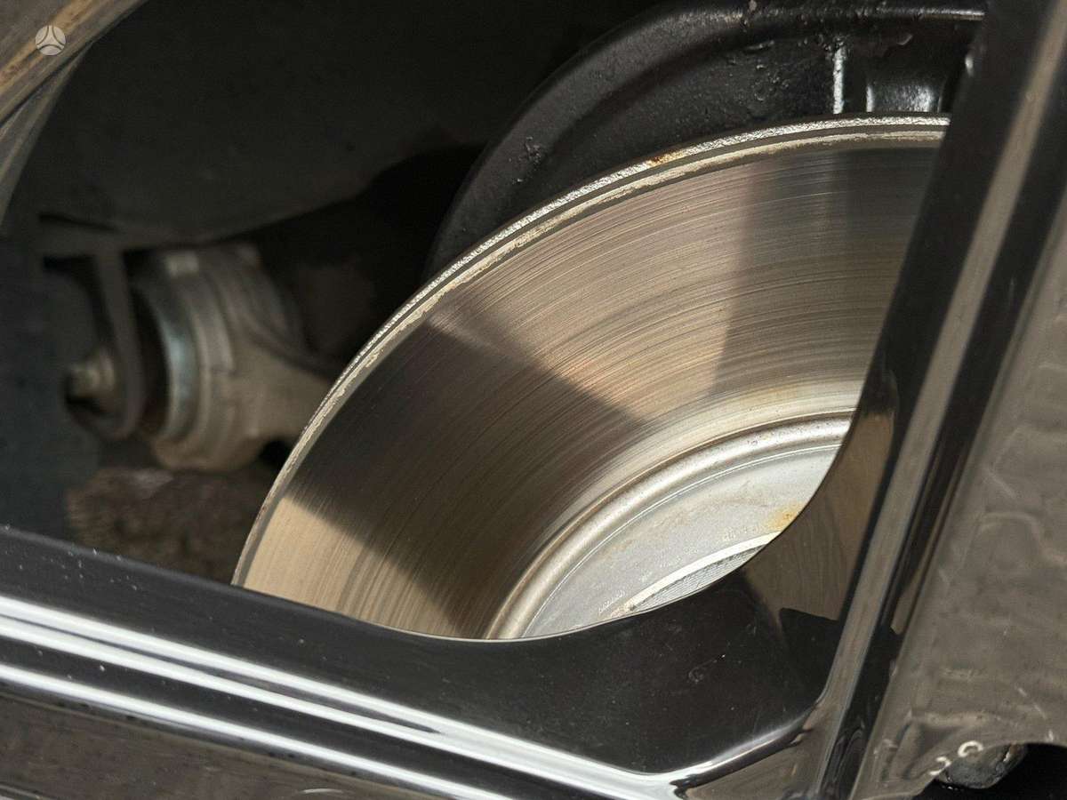 Mercedes-Benz C200 2010 — photo 18