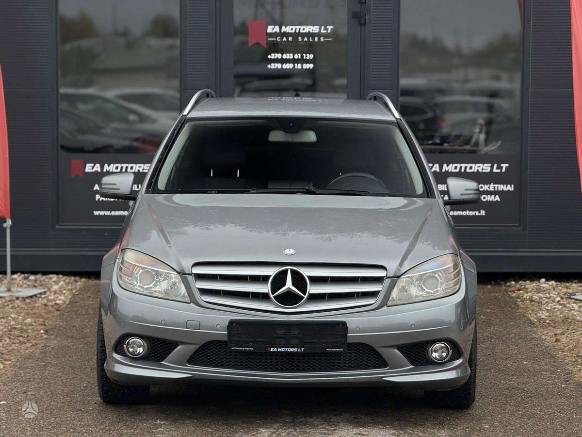Mercedes-Benz C200 2010 — rear view
