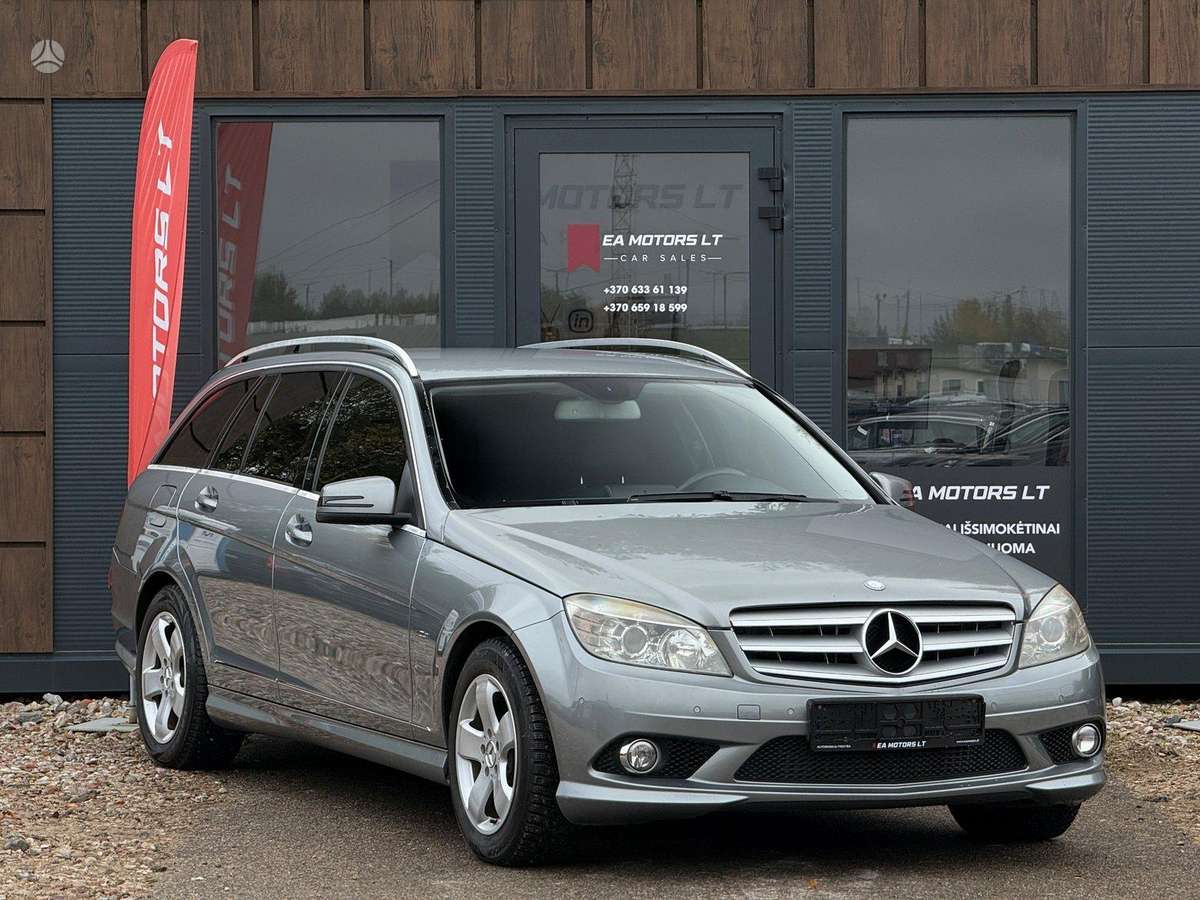 Mercedes-Benz C200 2010 — interior