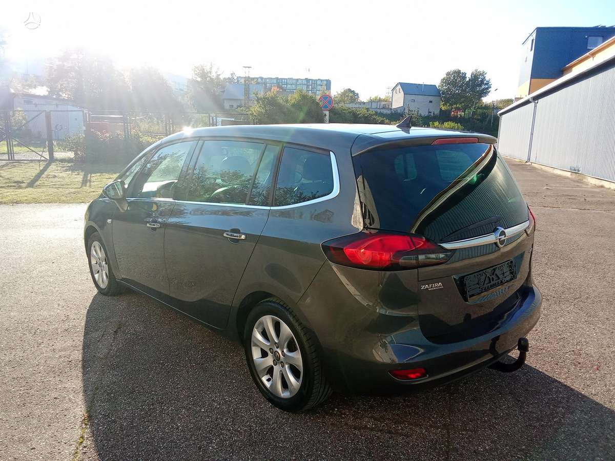 Opel Zafira 2013 — photo 10