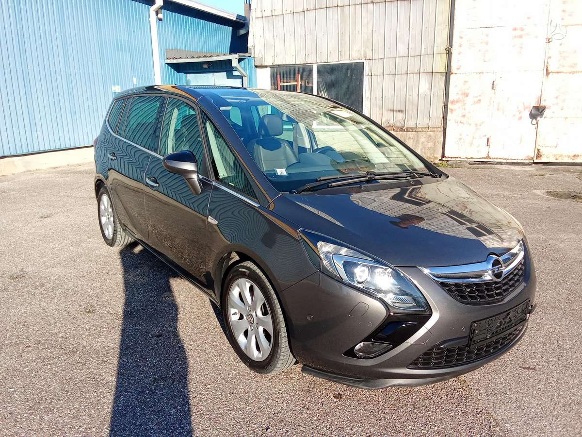 Opel Zafira 2013 — photo 16