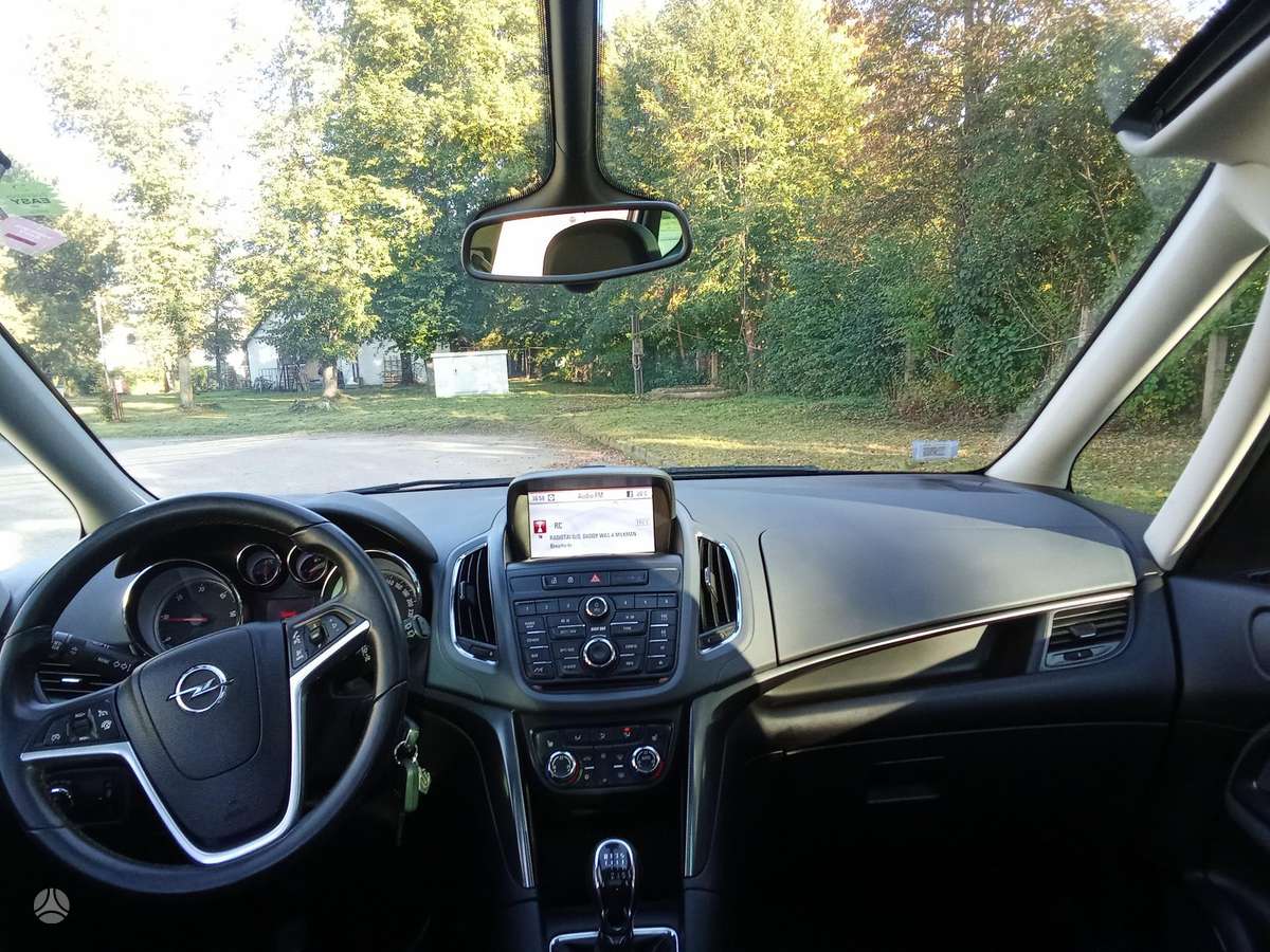 Opel Zafira 2013 — photo 22