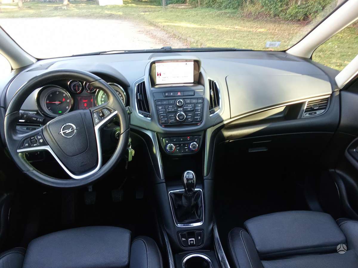 Opel Zafira 2013 — photo 23