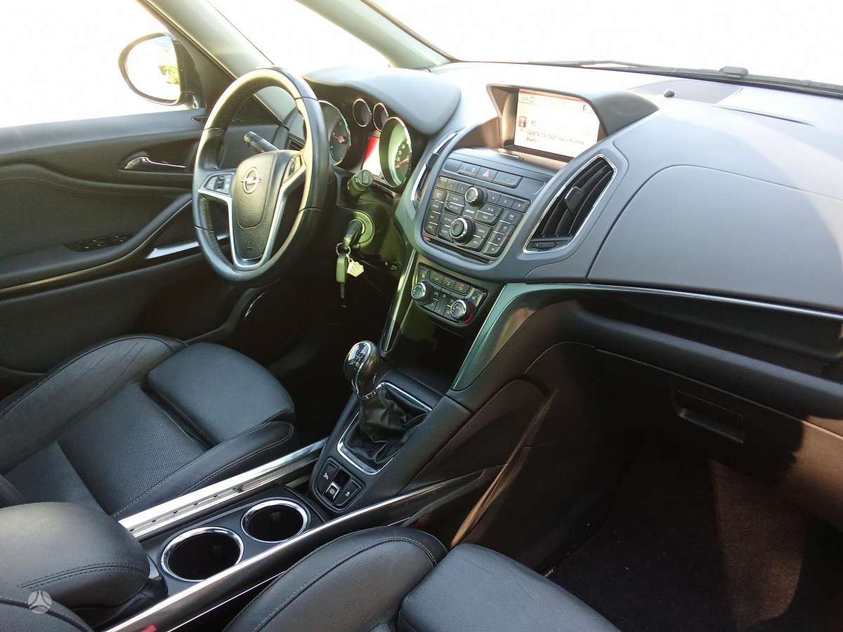 Opel Zafira 2013 — photo 25