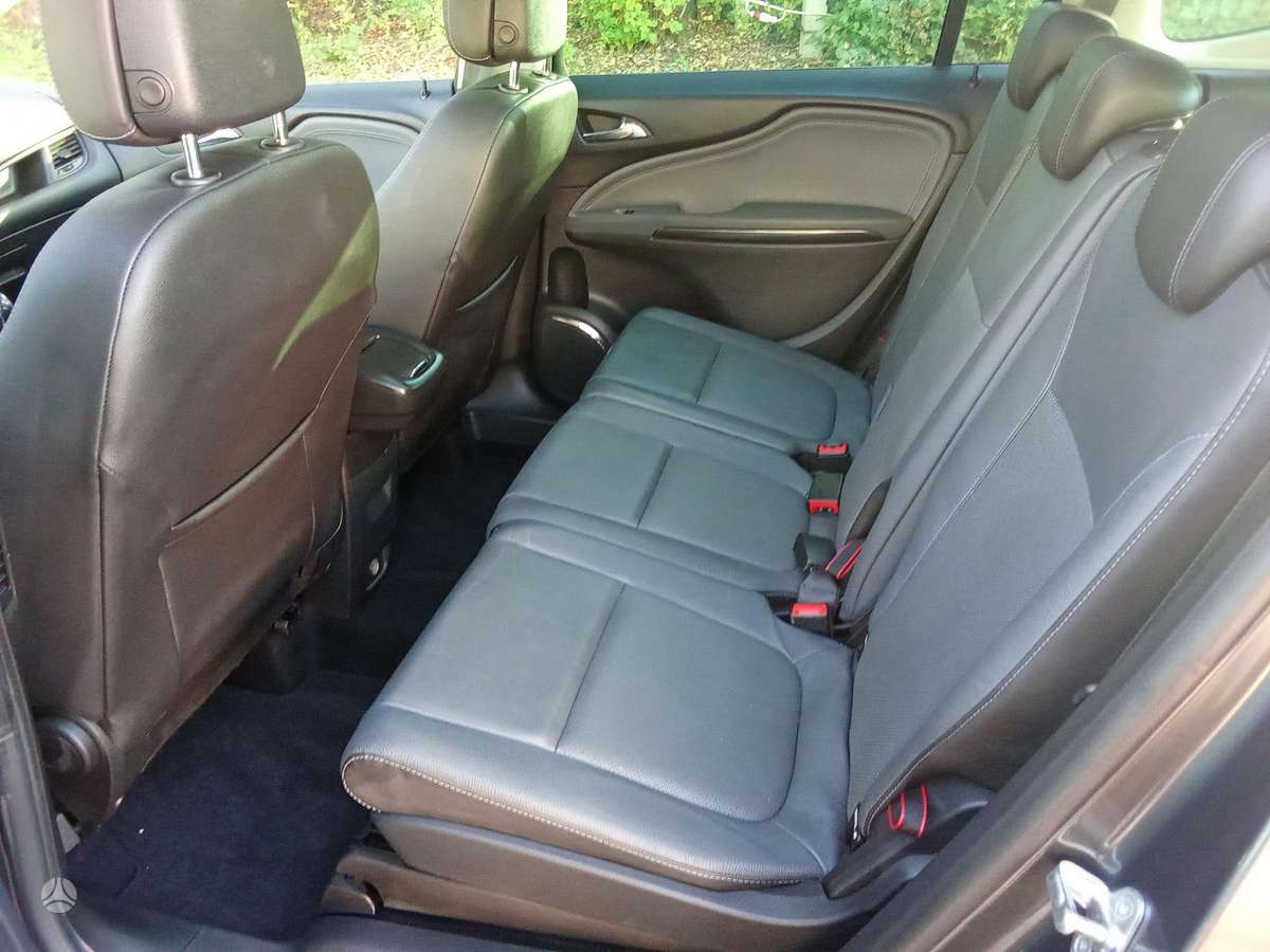 Opel Zafira 2013 — photo 26