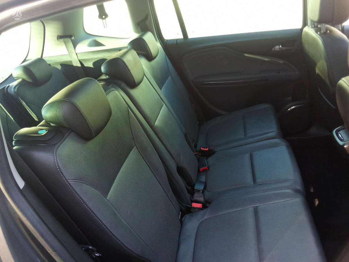 Opel Zafira 2013 — photo 27