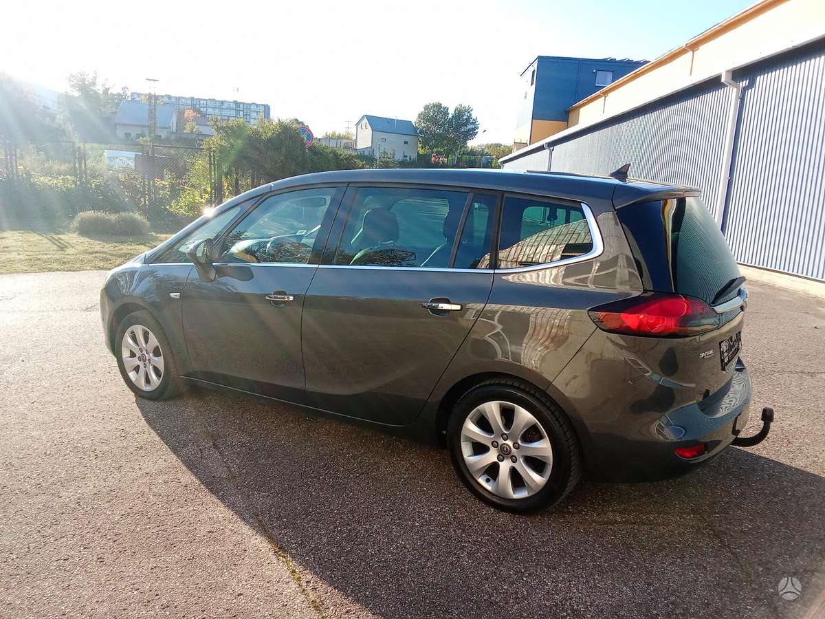 Opel Zafira 2013 — interior