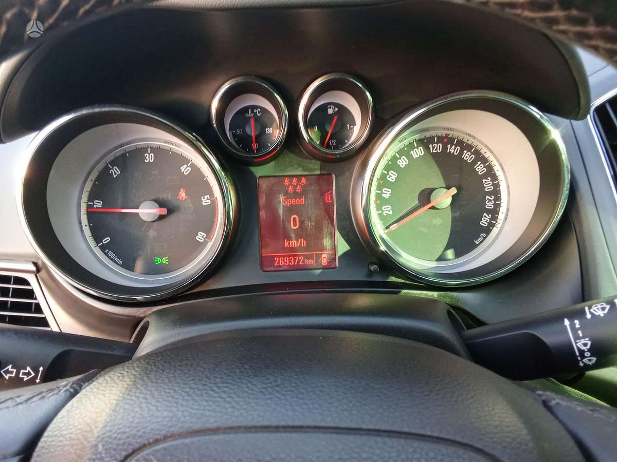 Opel Zafira 2013 — photo 31