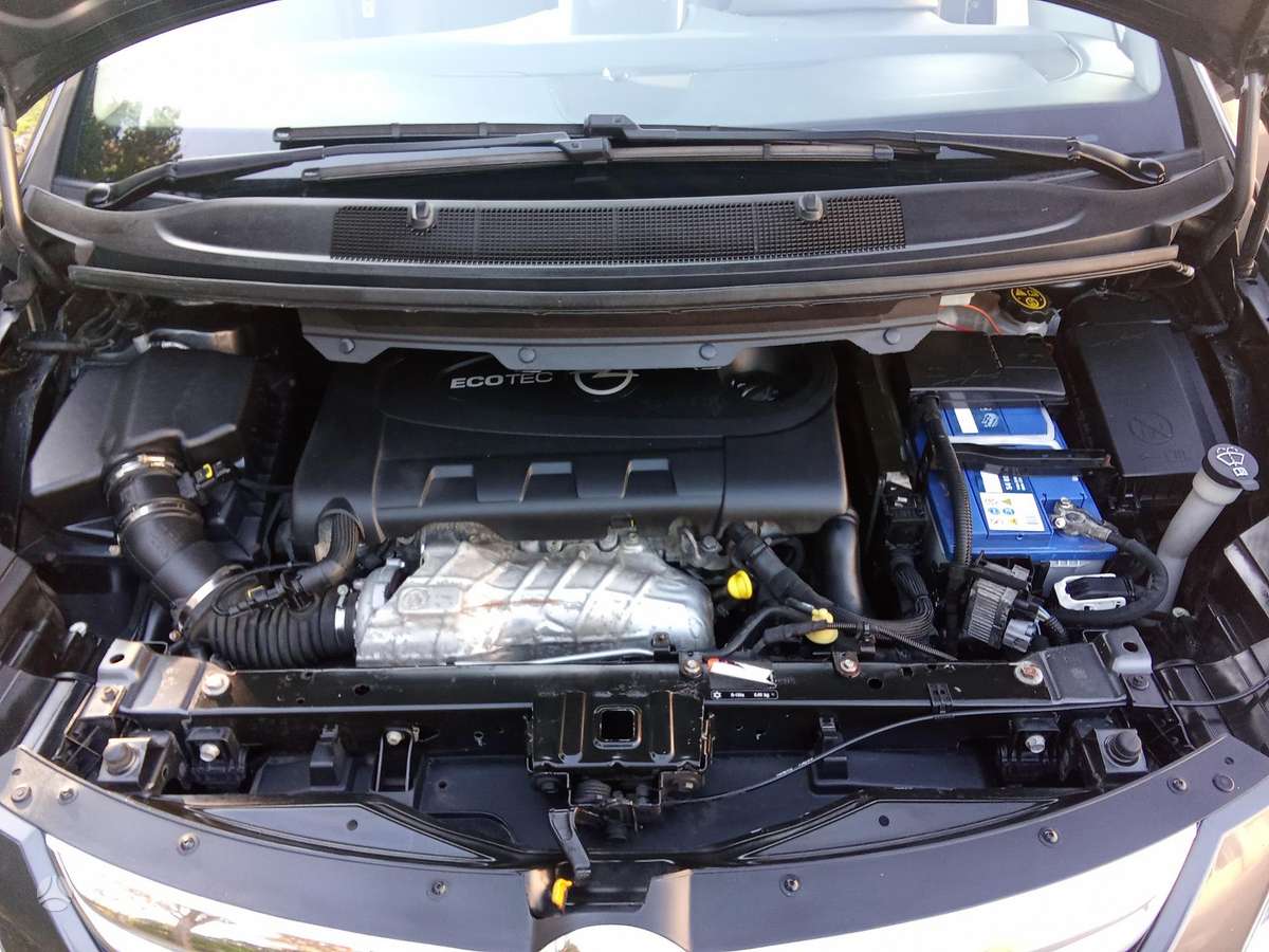 Opel Zafira 2013 — photo 37
