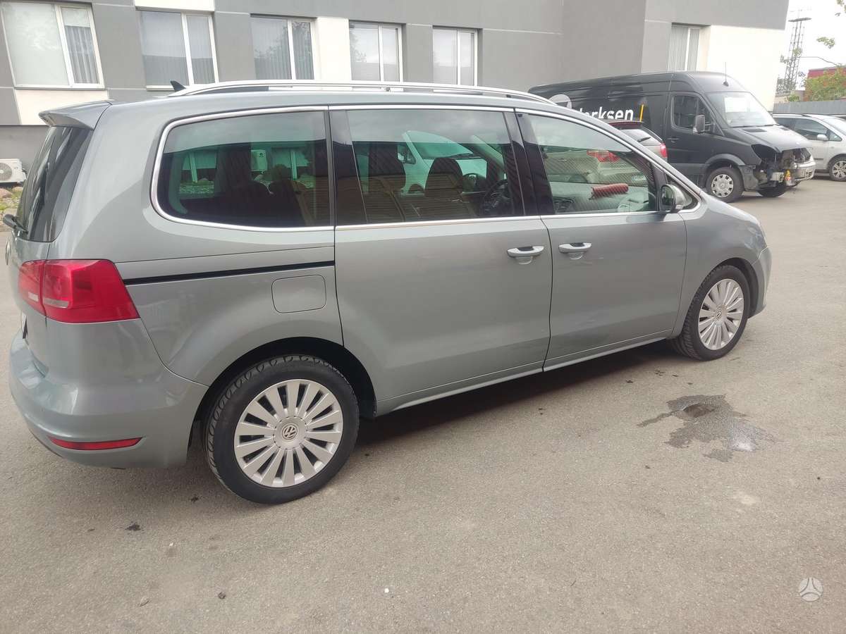 Volkswagen Sharan 2012 — rear view
