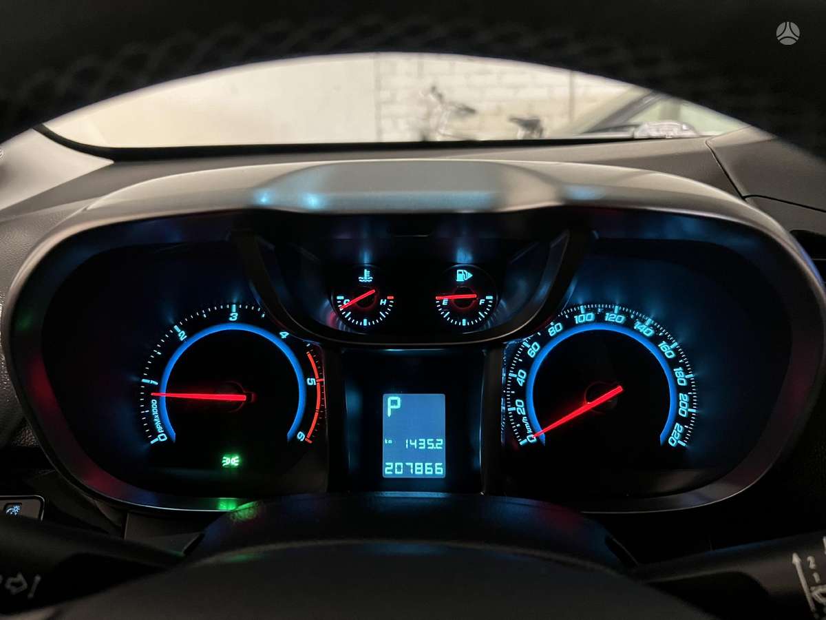 Chevrolet Orlando 2012 — photo 13