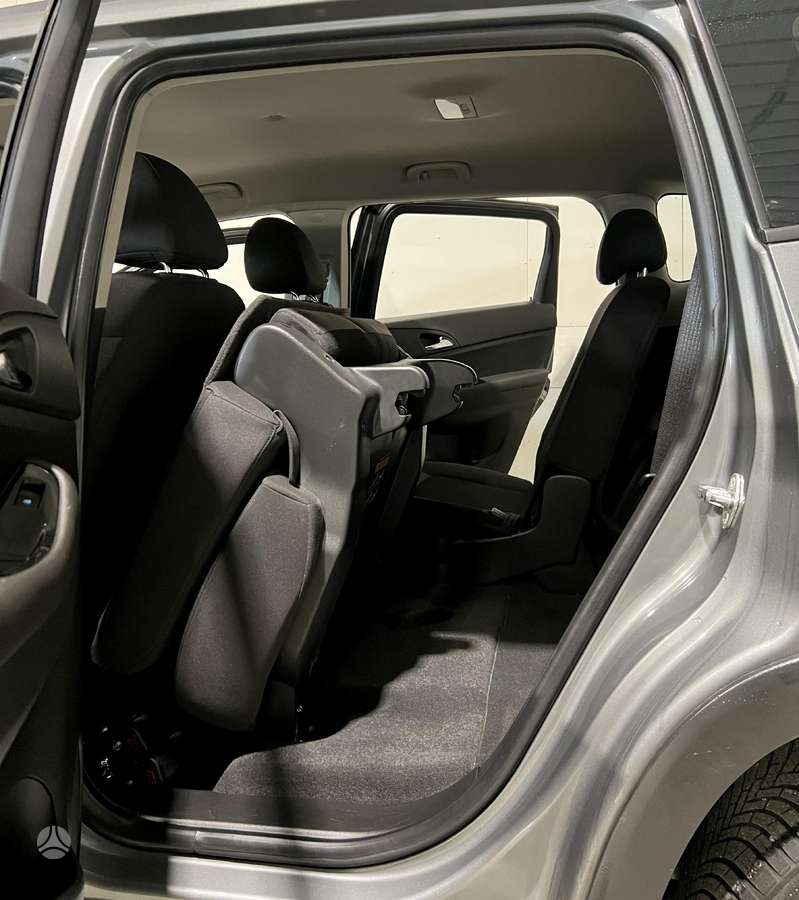 Chevrolet Orlando 2012 — photo 15