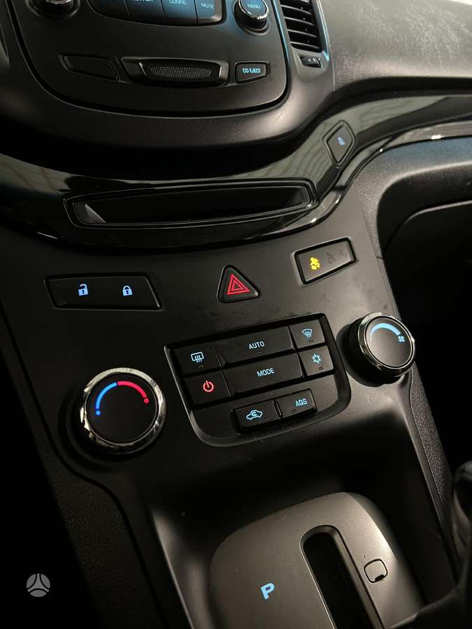 Chevrolet Orlando 2012 — photo 20