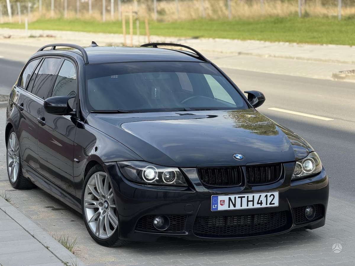 BMW 330 2006 — вигляд ззаду