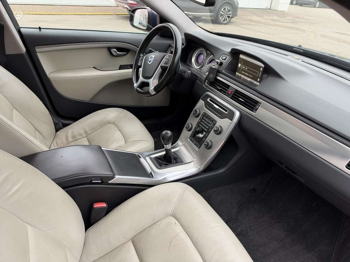 Volvo V70 2012 — photo 10