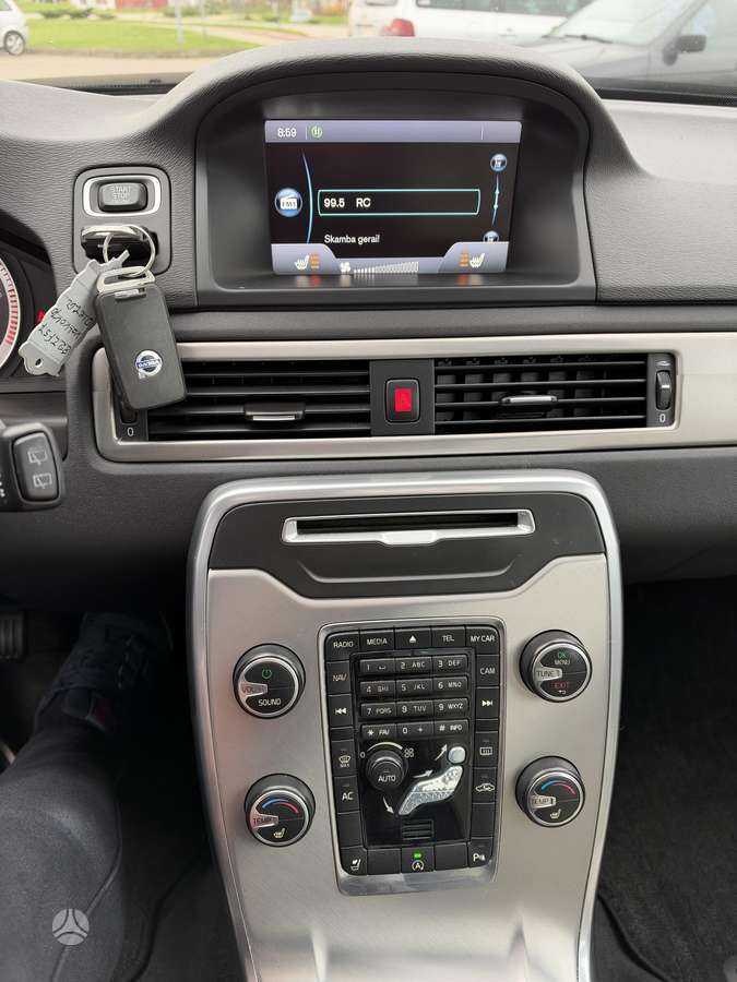 Volvo V70 2012 — photo 12