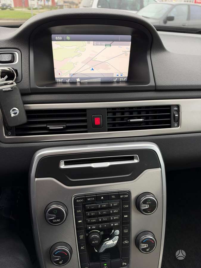Volvo V70 2012 — photo 13