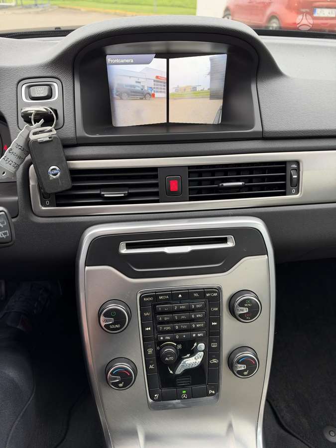 Volvo V70 2012 — photo 14