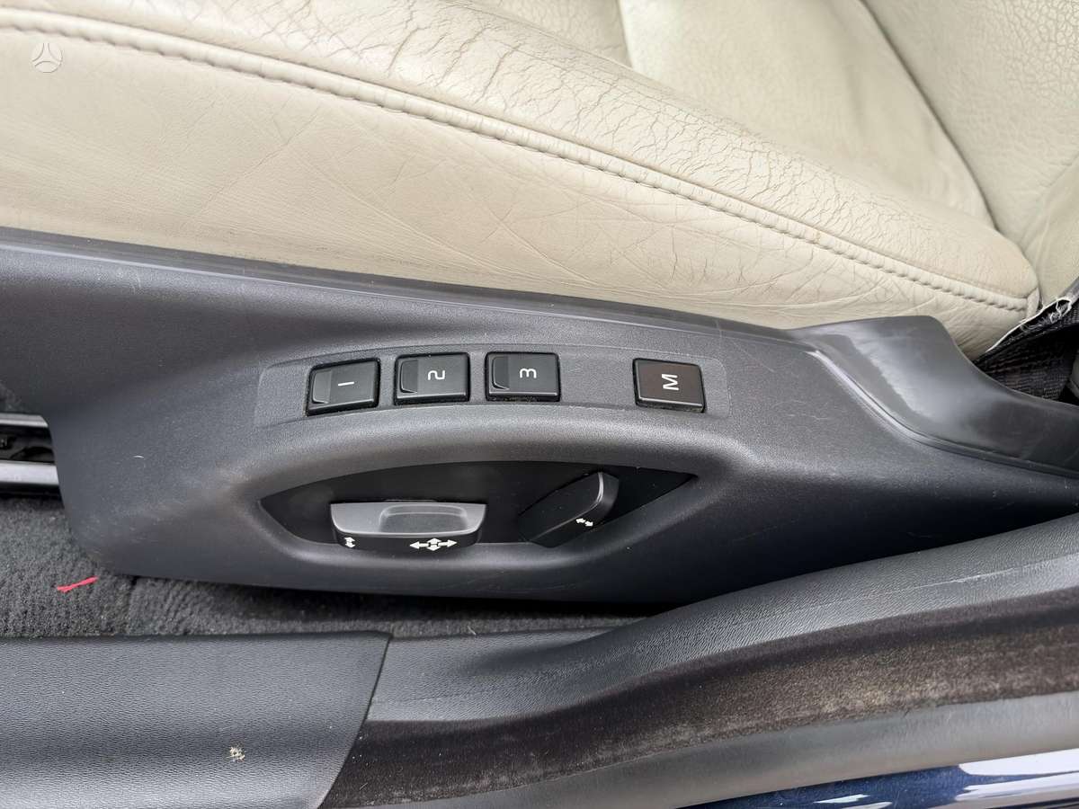 Volvo V70 2012 — photo 16