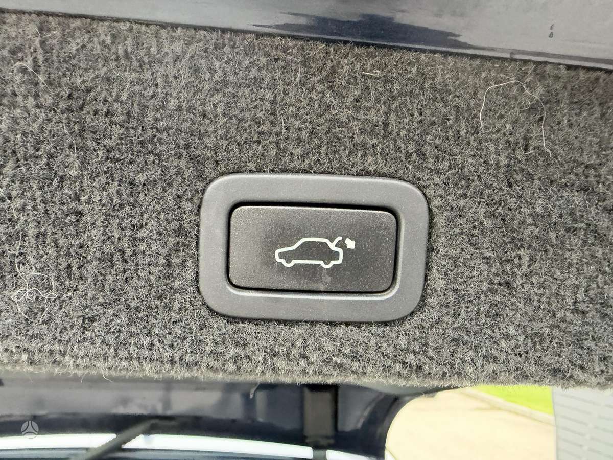 Volvo V70 2012 — photo 17