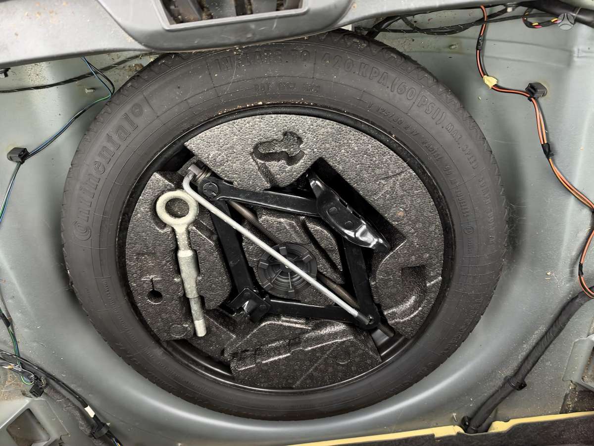 Volvo V70 2012 — photo 18