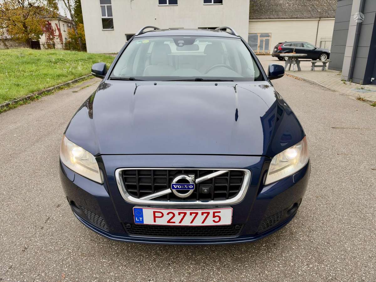 Volvo V70 2012 — interior