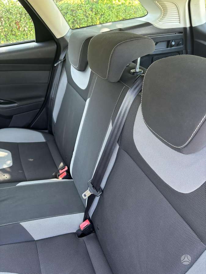 Ford Focus 2012 — photo 10
