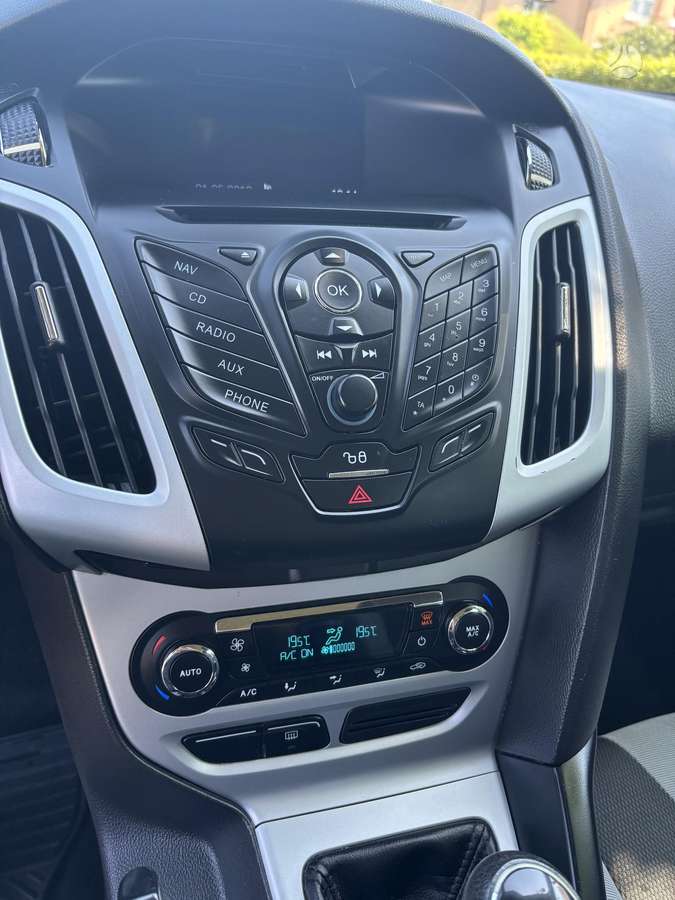 Ford Focus 2012 — photo 16