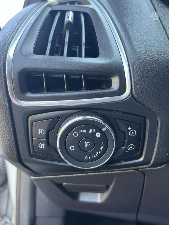 Ford Focus 2012 — photo 18
