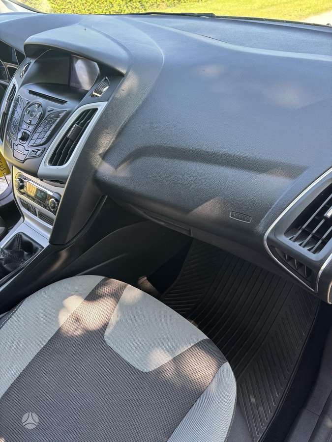 Ford Focus 2012 — photo 22